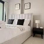 Sunset Balcony - Sleeps 4 - Water View - Pool N Gym - 1Br