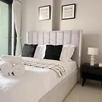 Sunset Balcony - Sleeps 4 - Water View - Pool N Gym - 1Br