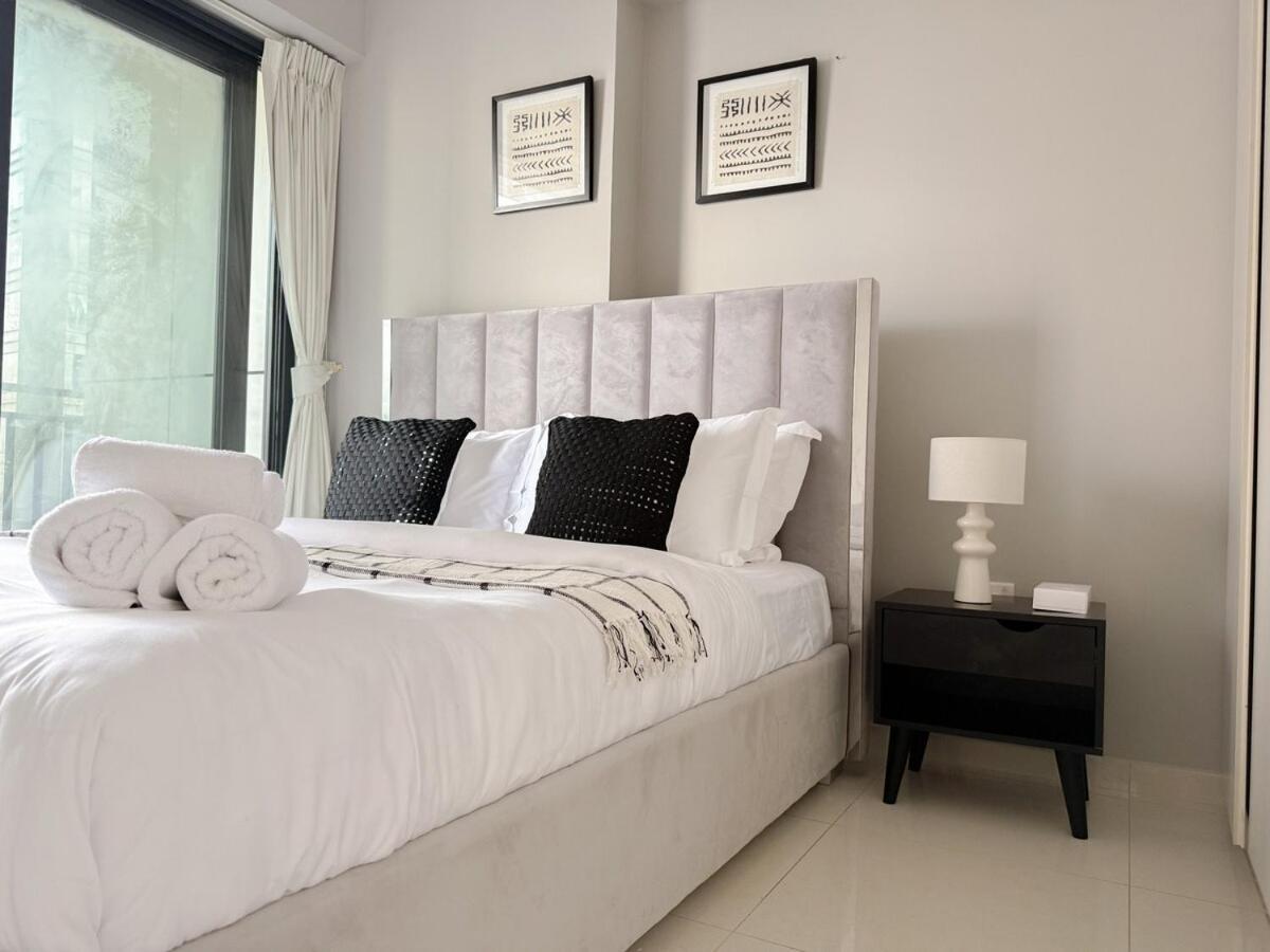 Sunset Balcony - Sleeps 4 - Water View - Pool N Gym - 1br Apartment