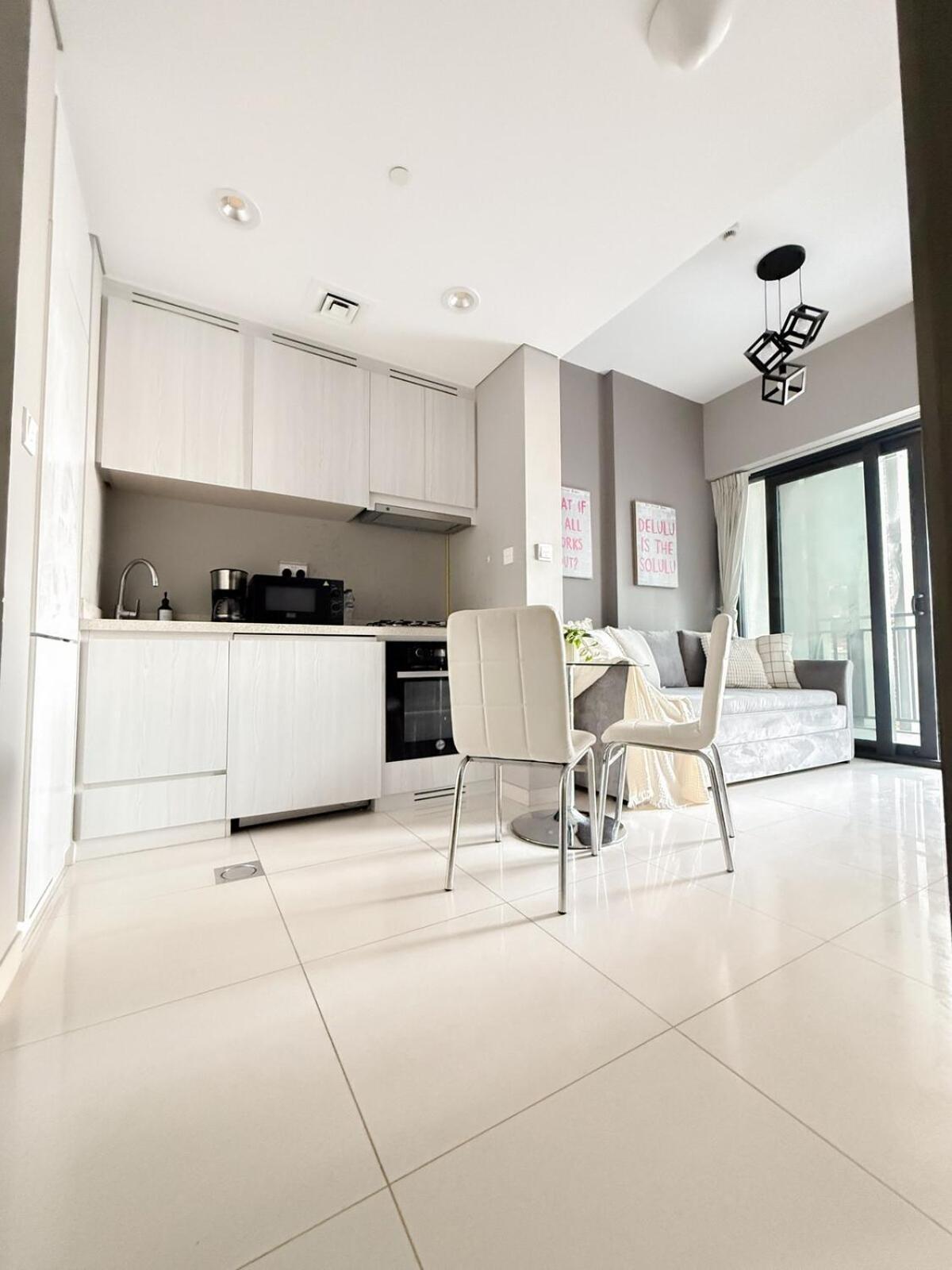 Apartment Sunset Balcony - Sleeps 4 - Water View - Pool N Gym - 1br
