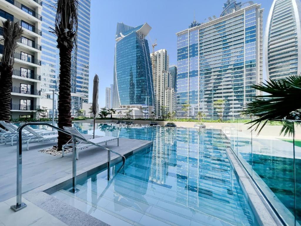 Sunset Balcony - Sleeps 4 - Water View - Pool N Gym - 1br Dubai