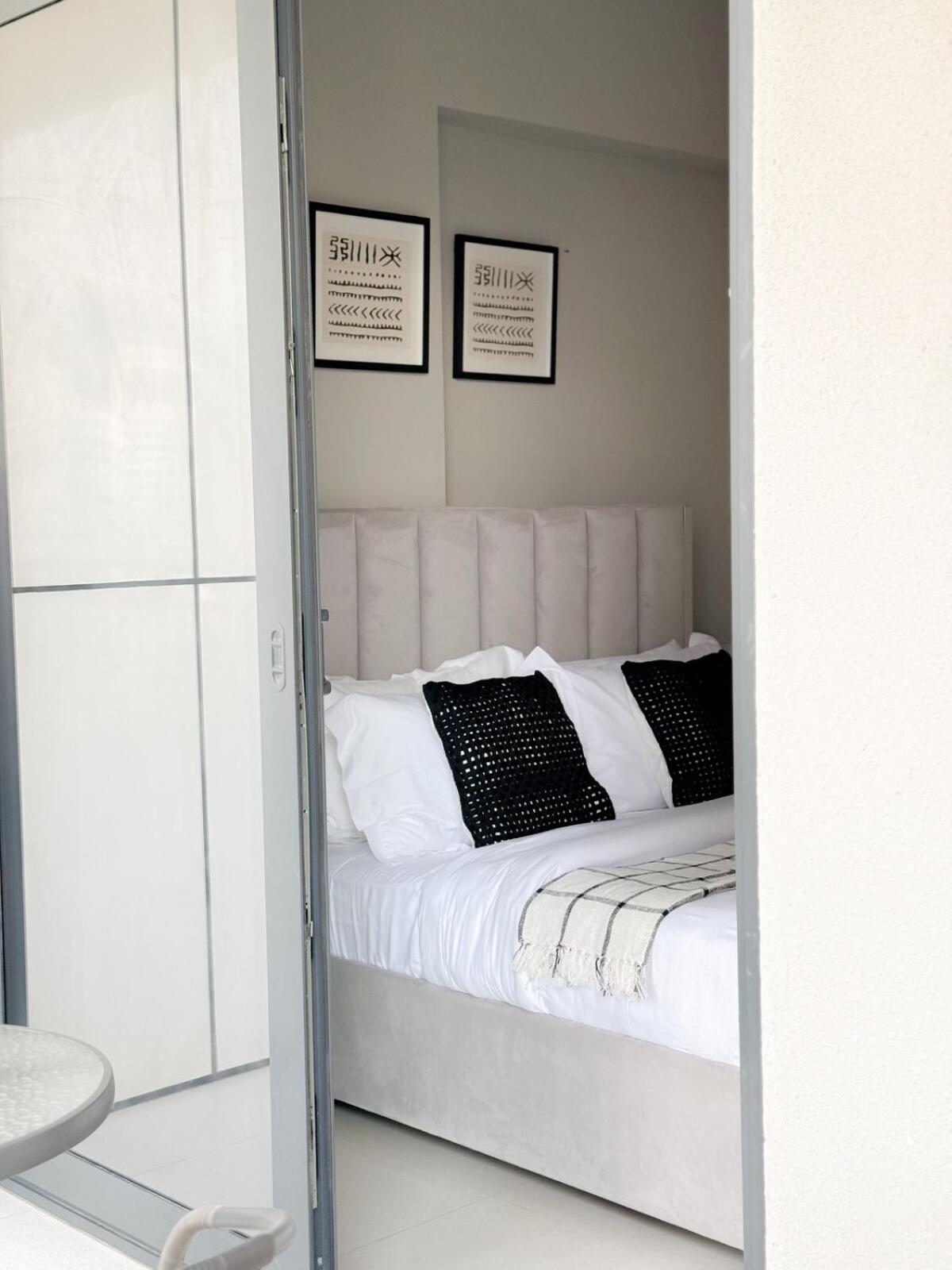 Sunset Balcony - Sleeps 4 - Water View - Pool N Gym - 1br