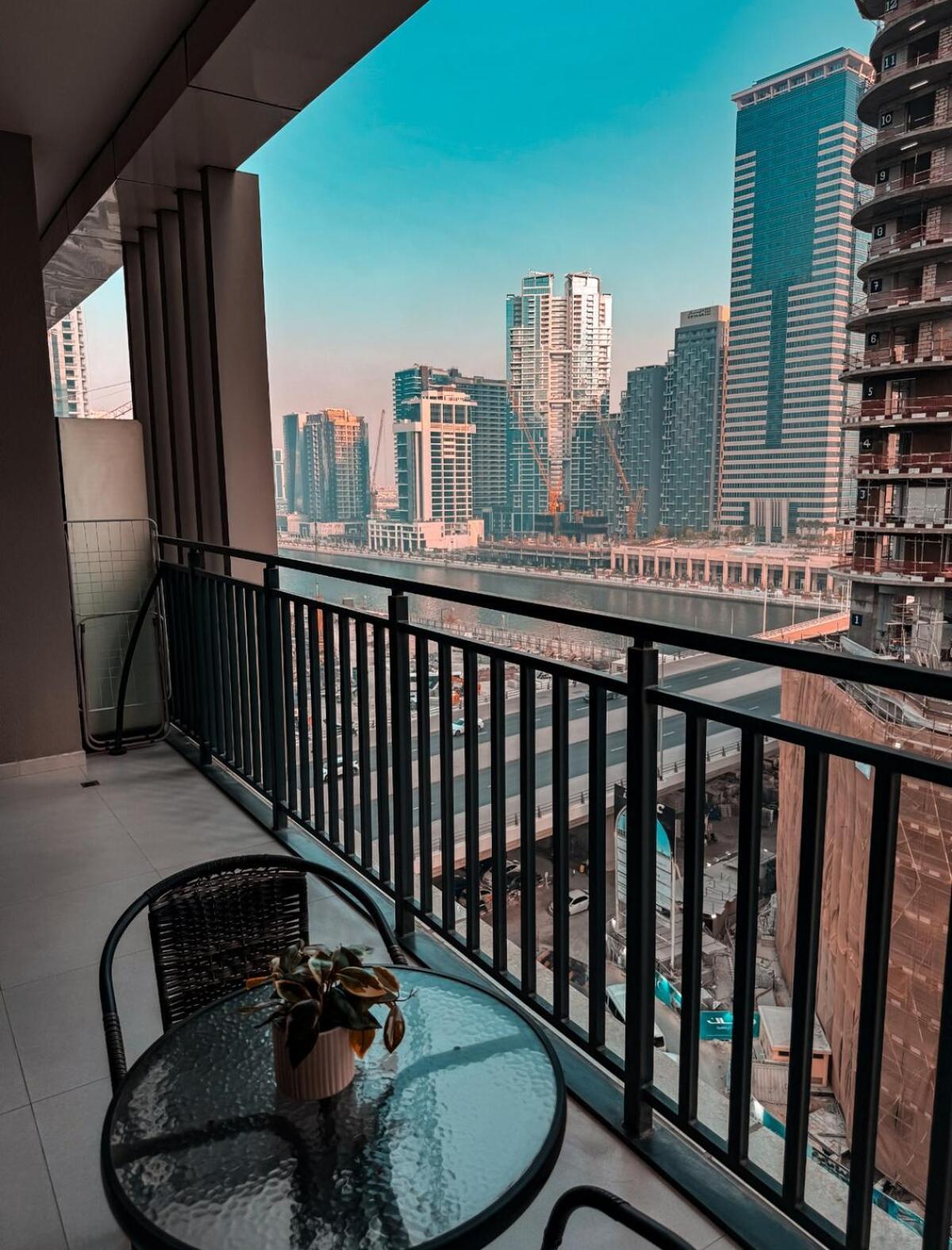 Sunset Balcony - Sleeps 4 - Water View - Pool N Gym - 1br * Dubai