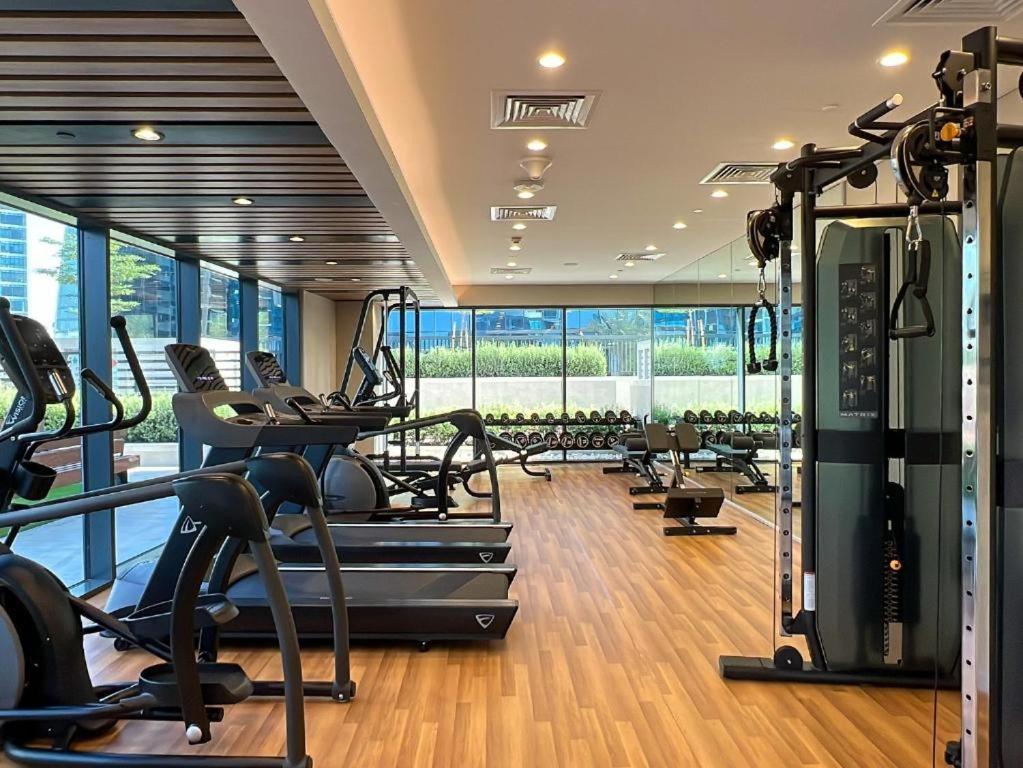 Apartment Sunset Balcony - Sleeps 4 - Water View - Pool N Gym - 1br