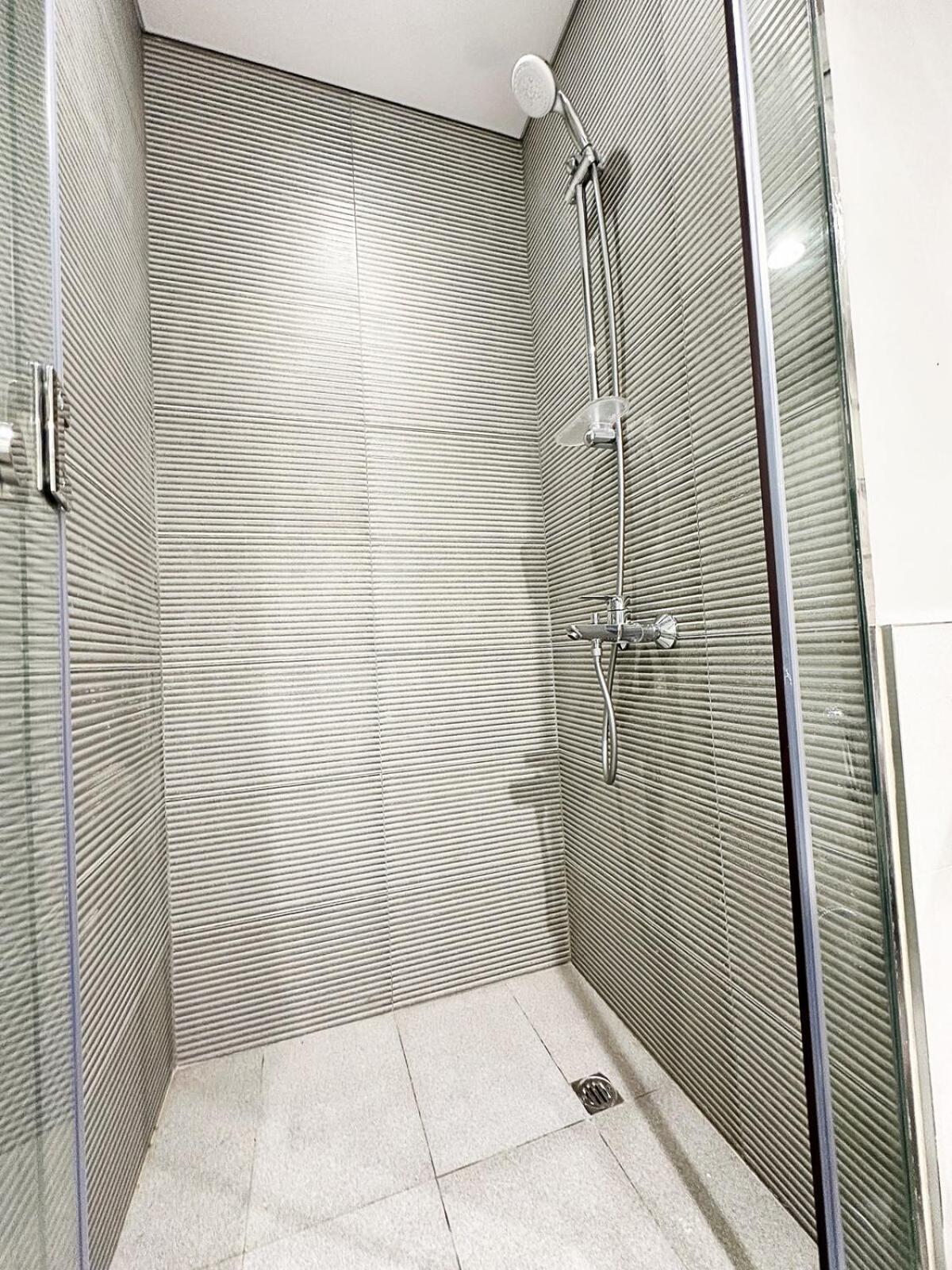 Apartment Sunset Balcony - Sleeps 4 - Water View - Pool N Gym - 1br Dubai