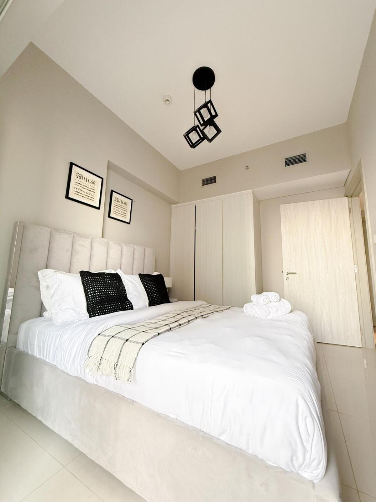 Sunset Balcony - Sleeps 4 - Water View - Pool N Gym - 1br Apartment