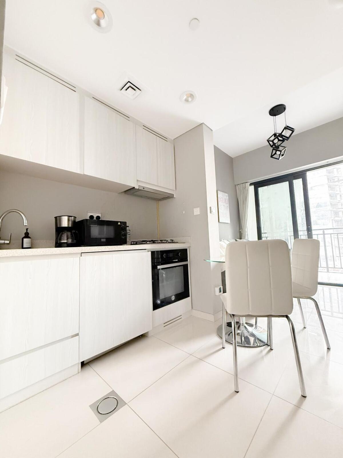 Apartment Sunset Balcony - Sleeps 4 - Water View - Pool N Gym - 1br *