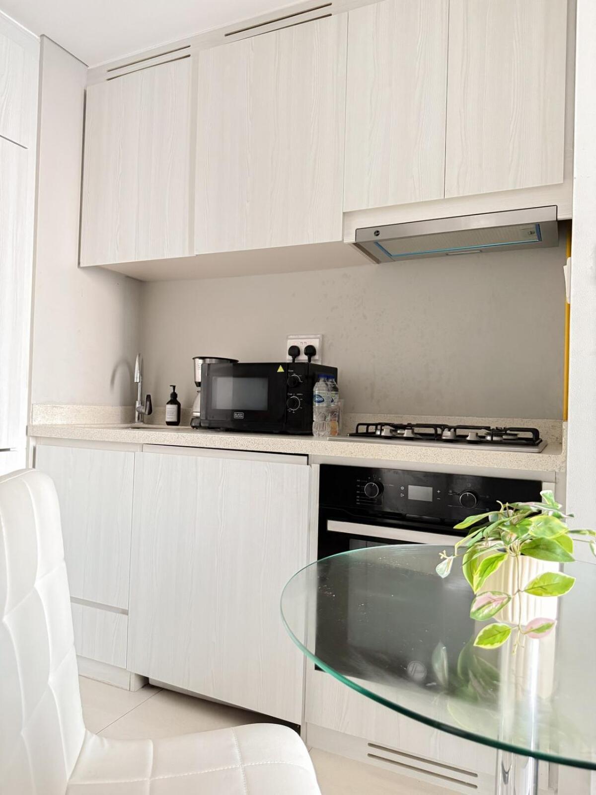 Sunset Balcony - Sleeps 4 - Water View - Pool N Gym - 1br *