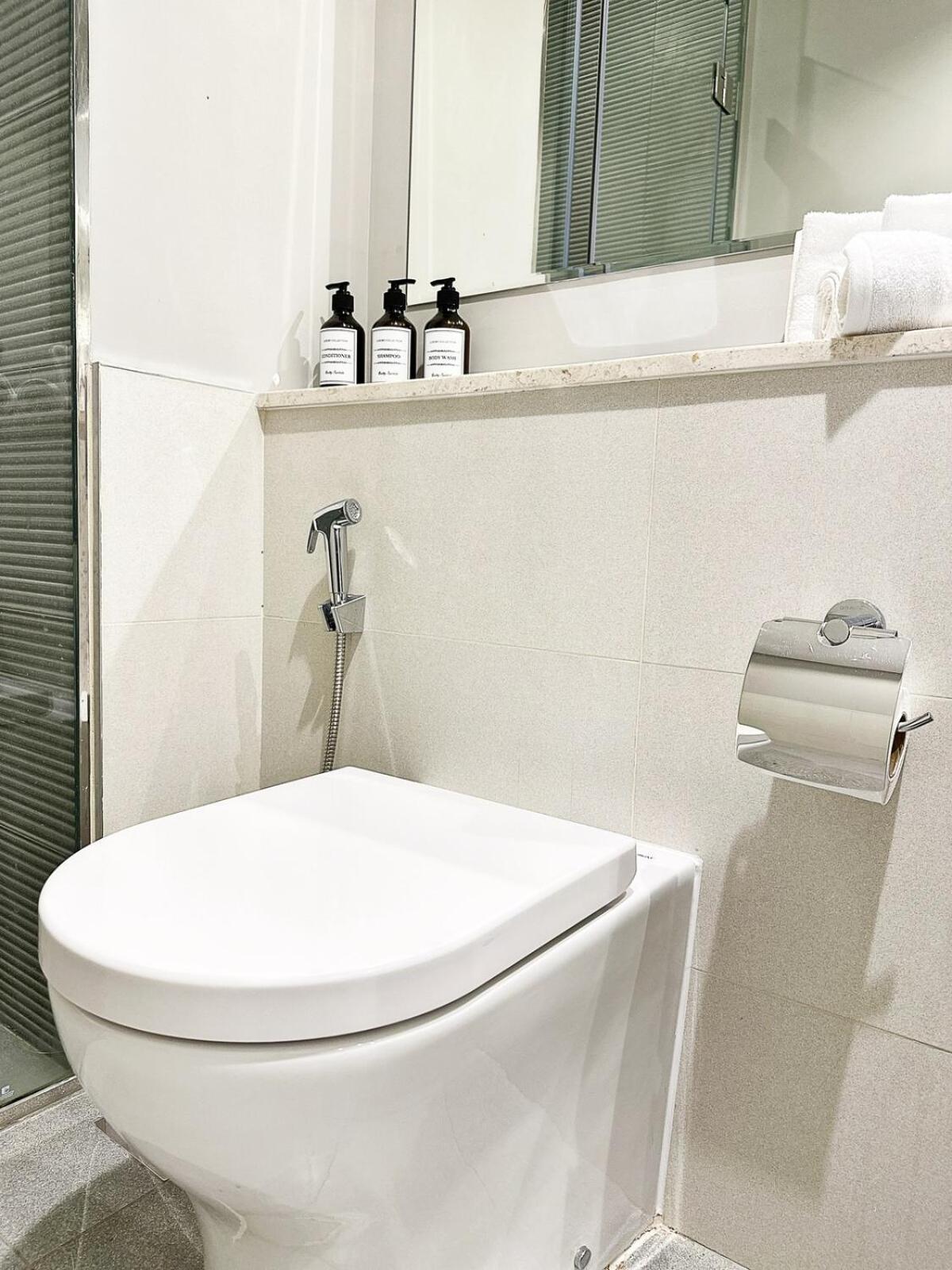 Sunset Balcony - Sleeps 4 - Water View - Pool N Gym - 1br Apartment
