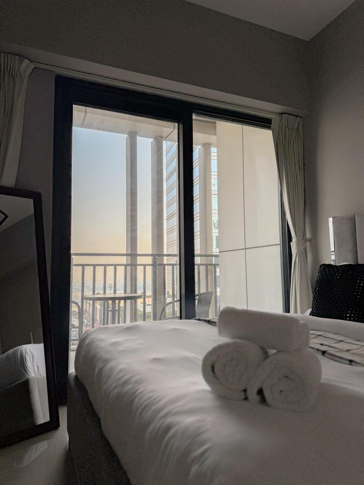 Sunset Balcony - Sleeps 4 - Water View - Pool N Gym - 1br *